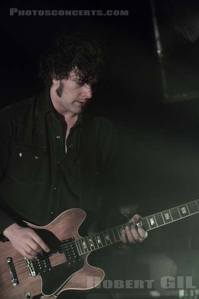 BLACK REBEL MOTORCYCLE CLUB - 2010-05-12 - PARIS - Le Bataclan - Peter Hayes